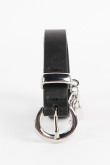 Cinturón negro con hebilla, pasador y puntera metálicas plateadas