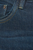 Jean azul intenso skinny fit con tiro bajo y costuras en contraste
