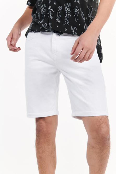 Bermuda en jean blanca con bolsillos y tiro bajo