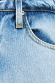Falda azul claro en jean tiro alto con deshilado en borde inferior