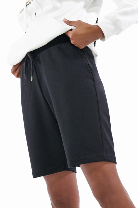 Bermuda loungewear unicolor con bolsillos y cordón en cintura