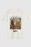 Camiseta crema con diseño de The Beatles y cuello redondo