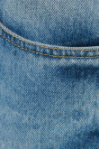 Jean azul claro 90´S con bota recta y desgastes de color