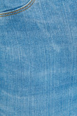 Jean azul medio con efecto push up con roto y pretina ancha