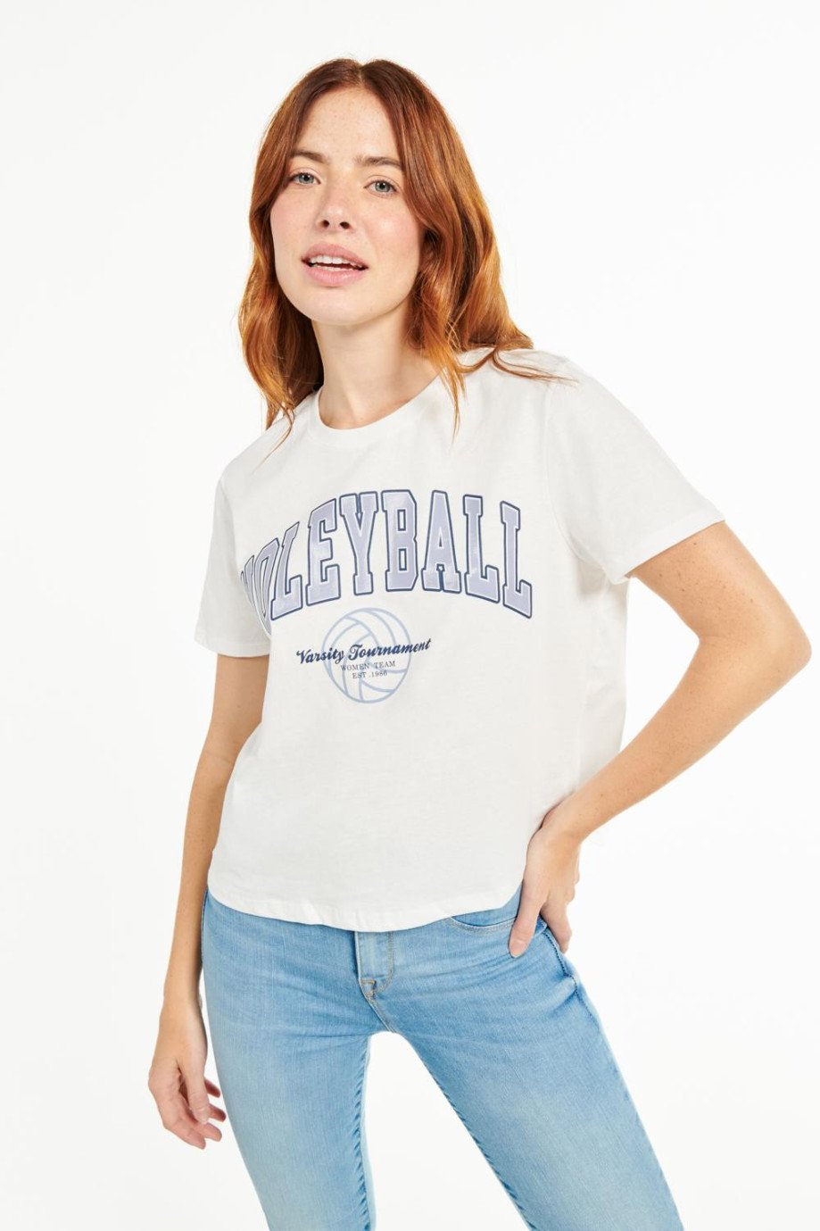 Camiseta unicolor con estampado deportivo college y manga corta