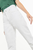 Jean blanco tipo paperbag con elástico en cintura y tiro súper alto