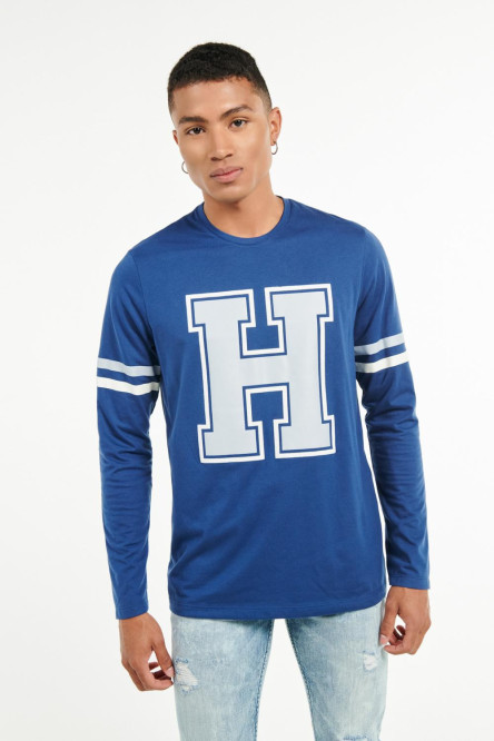 Camiseta azul intenso manga larga con estampados de letra y líneas
