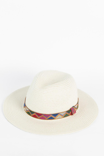 Sombrero de paja para hombre estilo fedora color crema muy claro, con lazo en contraste decorativo.