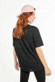 Camiseta manga corta negra con paisaje estampado en frente