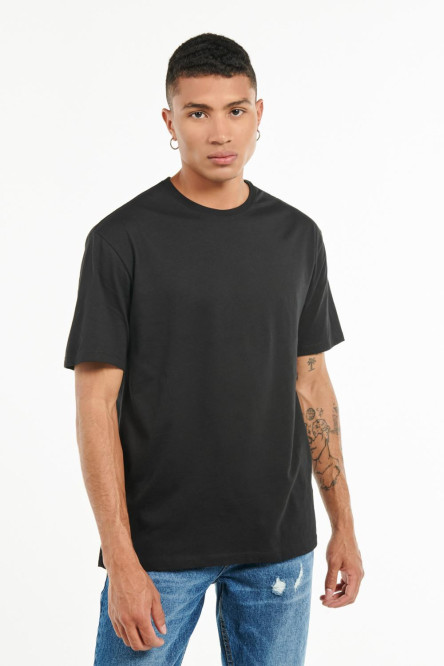 Camiseta cuello redondo negra con manga corta y hombros rodados