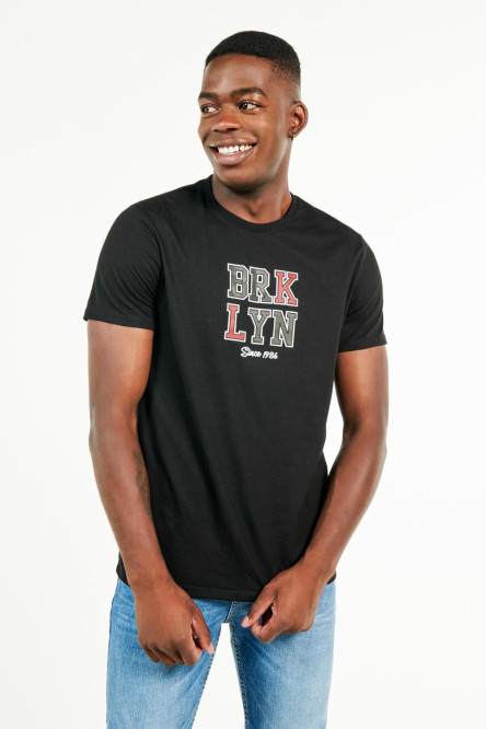 Camiseta cuello redondo negra con estampado de letras