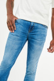 Jean súper skinny azul medio tiro bajo con detalles desteñidos