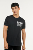 Camiseta negra con estampado de NASA y mangas cortas