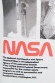 Camiseta manga corta unicolor con arte de NASA en frente