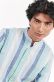 Camisa unicolor cuello nerú manga corta con diseño de rayas