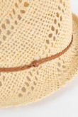 Sombrero de paja crema claro con lazo decorativo en contraste