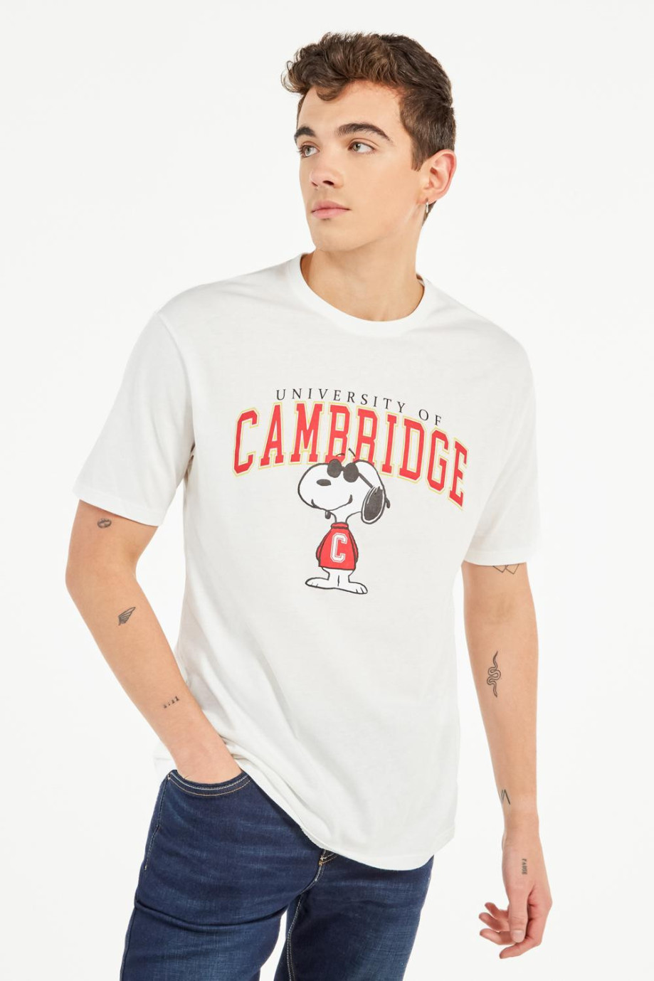 Camiseta crema clara manga corta con diseño college de Snoopy & Cambridge