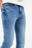 Jean súper skinny azul tiro bajo con costuras en contraste