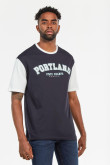 Camiseta azul con texto college de Portland y cuello redondo