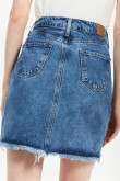 Falda de jean azul medio tiro alto con corte navaja en borde inferior
