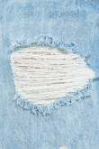 Bermuda azul medio slim en jean con rotos y doblez en bordes