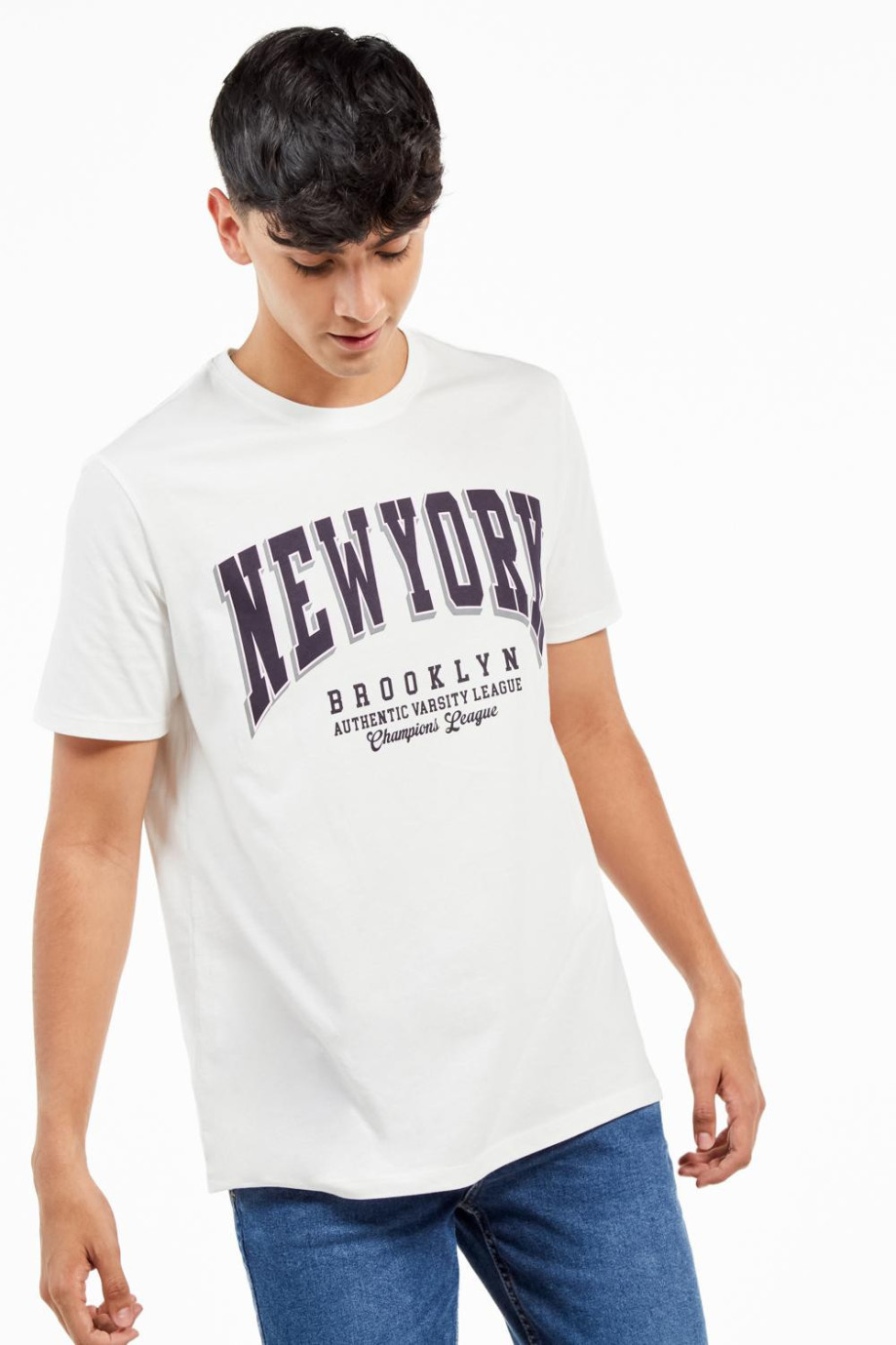 Camiseta unicolor manga corta con diseño college de letras