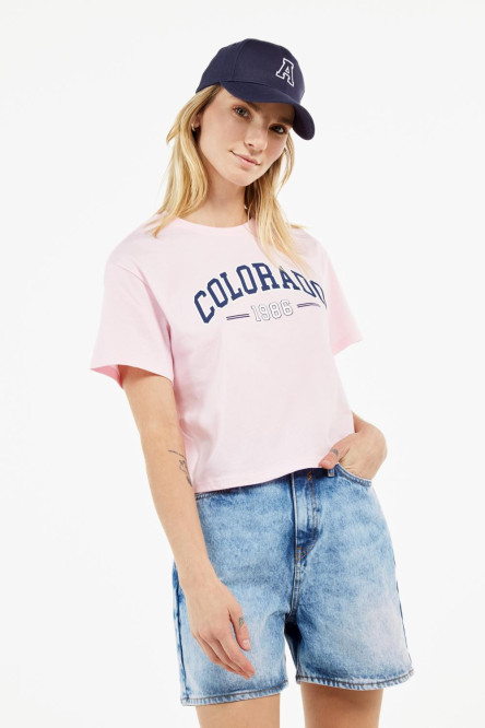 Camiseta rosada clara crop top con estampado de Colorado y manga corta