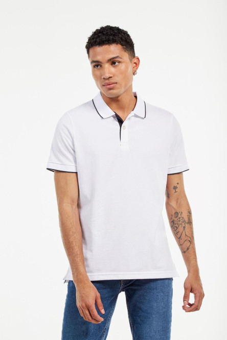 Camiseta polo unicolor con tejido en cuello y puños