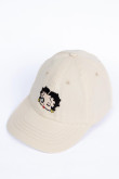 Gorra kaki clara tipo beisbolera con bordado de Betty Boop