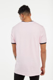 Camiseta rosada clara con contrastes, estampado college y manga corta