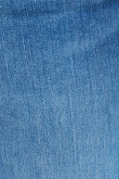 Jean push up azul claro con desgastes de color y pretina ancha