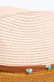 Sombrero de paja rosado claro con lazo decorativo y ala en contraste