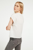 Camiseta cuello redondo crema clara con estampado femenino en frente