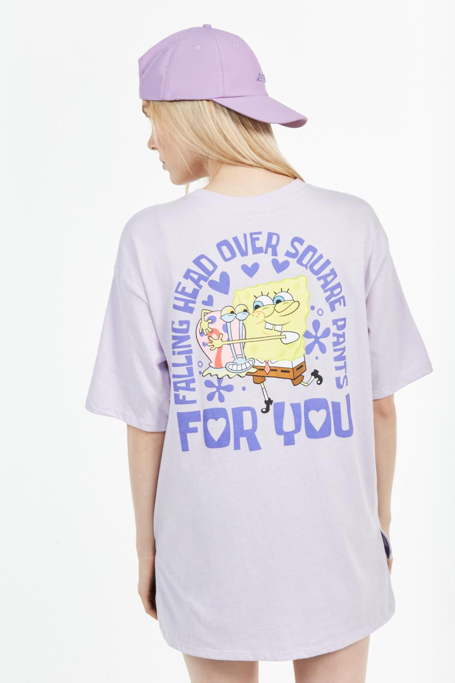 Camiseta lila clara oversize manga corta con diseños de Bob Esponja