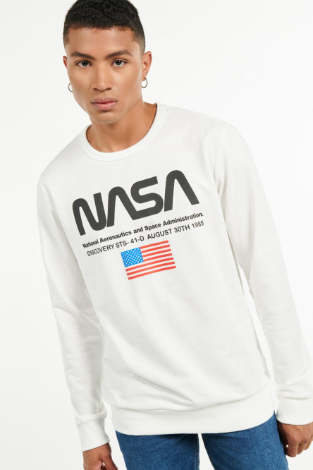 Buzo cuello redondo unicolor con estampado de NASA en frente
