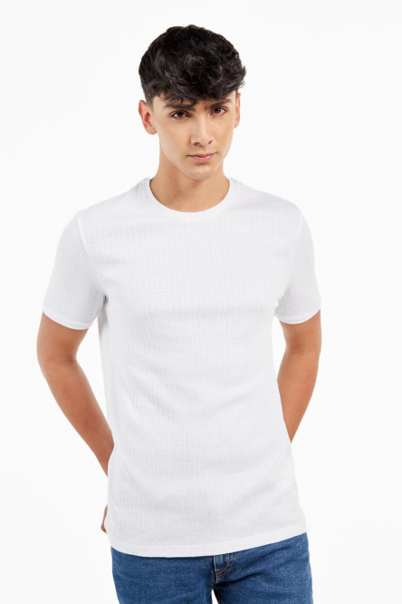 Camiseta blanca con mangas cortas y cuello redondo en rib