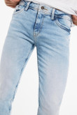 Jean tiro bajo tipo skinny azul claro con desgastes de color