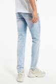 Jean tiro bajo tipo skinny azul claro con desgastes de color