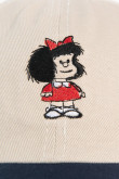 Gorra beisbolera kaky con visera azul y bordado de Mafalda