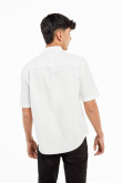 Camisa manga corta unicolor con bolsillo y cuello sport collar