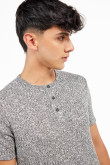 Camiseta cuello redondo unicolor con efecto jaspe y botones