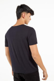 Camiseta manga corta unicolor con cuello redondo en sesgo