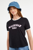 Camiseta manga corta azul intensa con contrastes y diseño de Michigan