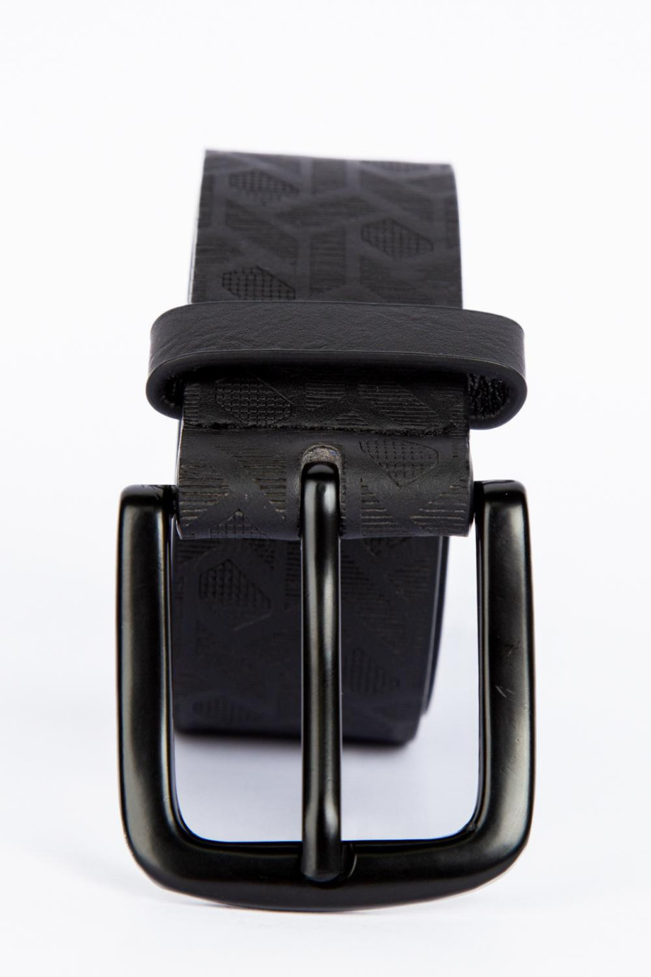 Cinturón sintético negro con texturas y hebilla cuadrada metálica
