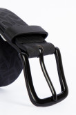 Cinturón sintético negro con texturas y hebilla cuadrada metálica
