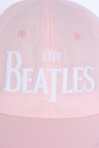 Cachucha beisbolera rosada con bordado de The Beatles
