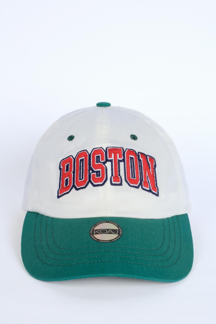 Cachucha beisbolera crema clara con visera verde y diseño college de Boston