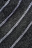 Gorro tejido gris intenso con diseños de líneas