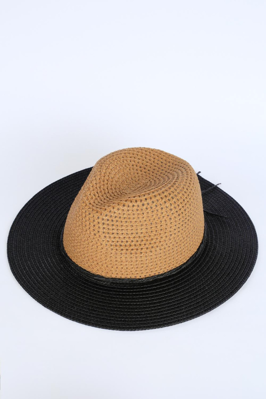 Sombrero kaky claro con ala ancha plana negra en contraste