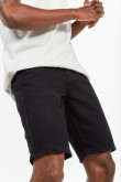 Bermuda slim negra en jean con tiro bajo y 5 bolsillos funcionales